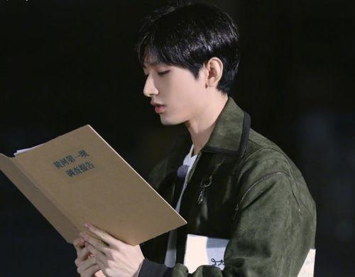 娱乐吃瓜成毅,从娱乐吃瓜到实力派演员的蜕变之路